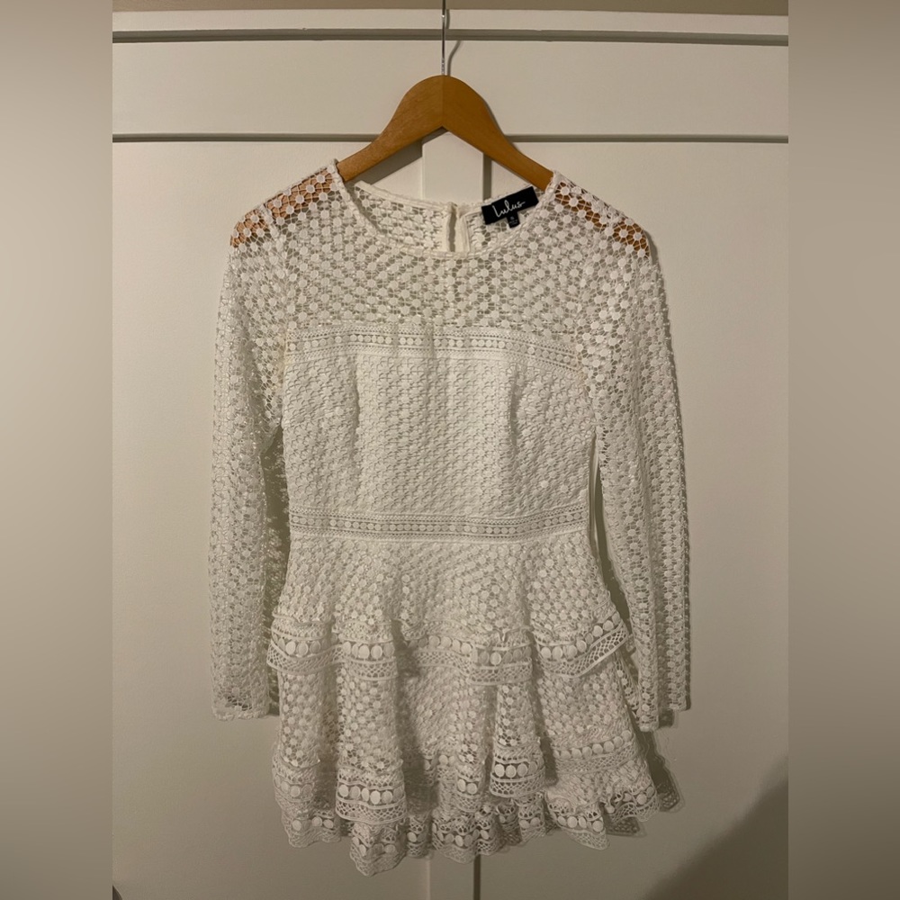 Women’s Lulus small short white dress - like new